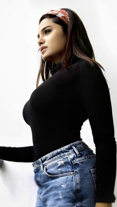 Aathmika HD Photos & Wallpapers For Mobile