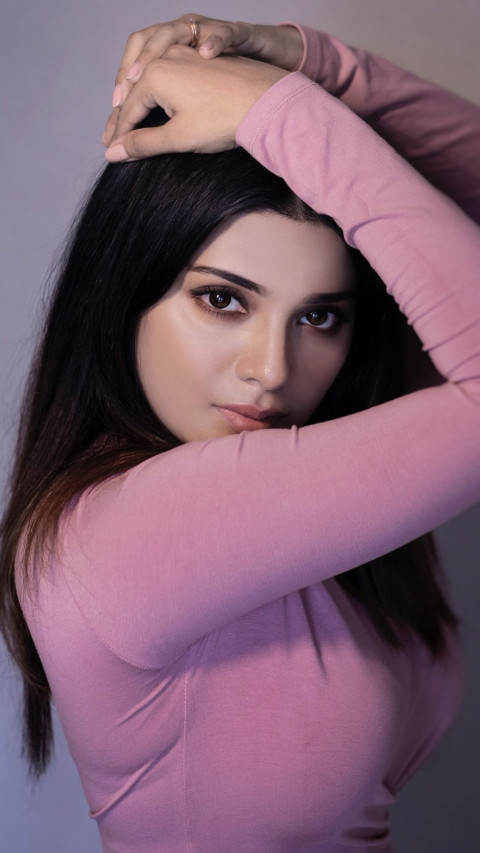 Aathmika HD Photos & Wallpapers For Mobile