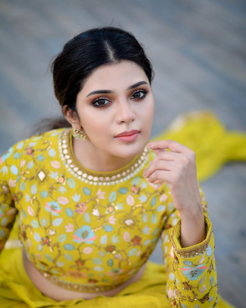 Aathmika Hot Beautiful HD Photoshoot Photos