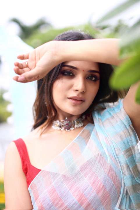 Aathmika Hot HD Photos Wallpapers Whatsapp DP