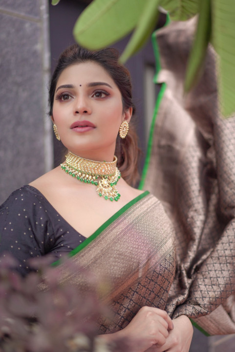 Aathmika Hot HD Photos Wallpapers Whatsapp DP