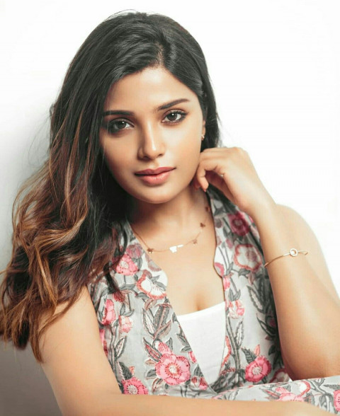 Aathmika  Latest Hot Photoshoot Wallpapers HD