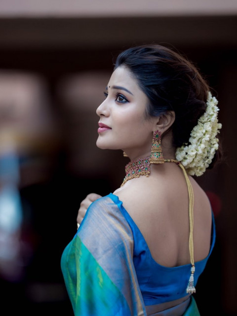 Actress Aathmika mobile Wallpapers Download Free