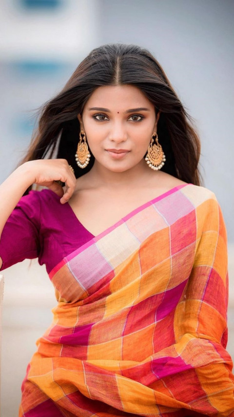 Actress Aathmika mobile Wallpapers Download Free