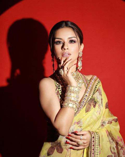 Actress Avneet Kaur HD Wallpapers Photos Image