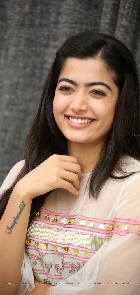 Actress Rashmika Mandanna mobile Wallpapers Download Free