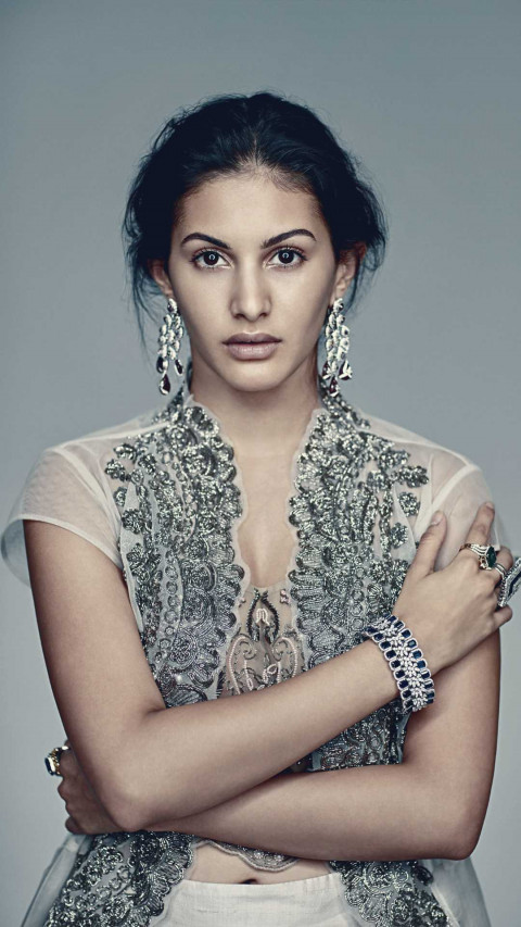 Amyra Dastur Best HD Photos Mobile Wallpapers