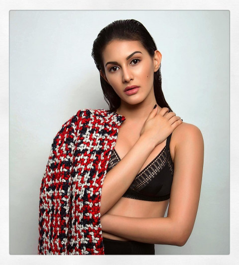 Amyra Dastur HD Latest Wallpaper For Whatsapp DP