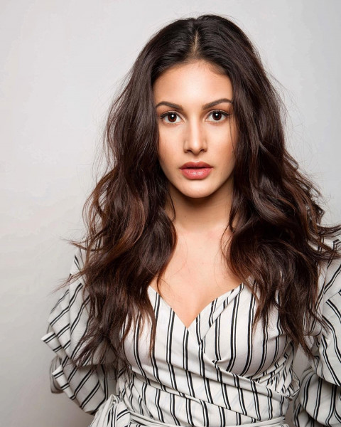 Amyra Dastur HD Latest Wallpaper For Whatsapp DP