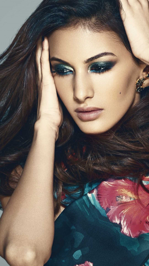 Amyra Dastur HD Latest Wallpaper For Whatsapp DP