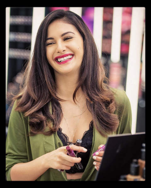 Amyra Dastur Hot Photos & HD Mobile Wallpapers