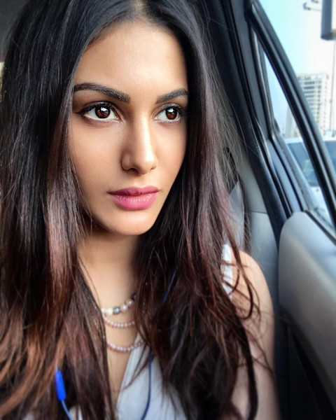Amyra Dastur Hot Photos & HD Mobile Wallpapers