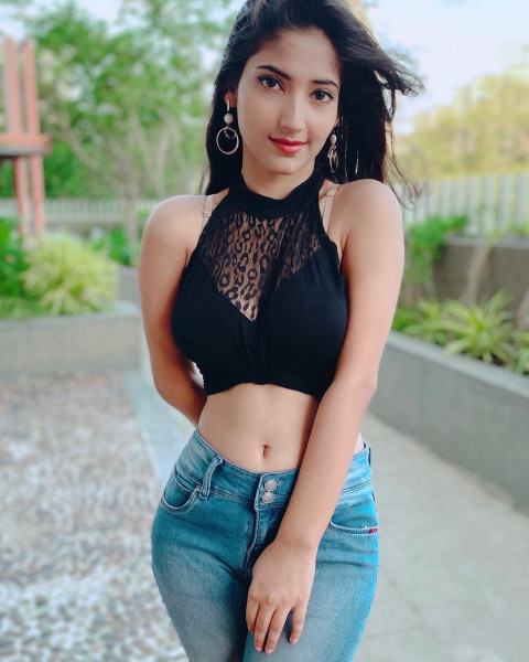 Naruto va Sakura kosplay porno Sargish sochlar it uslubida sikilishmoqda (foto)