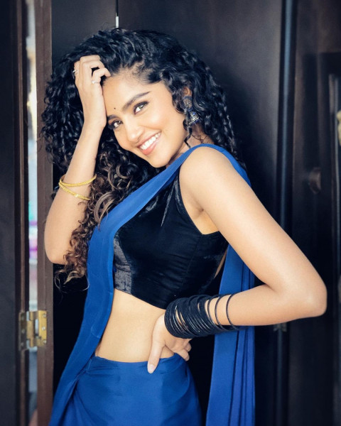 Anupama Parameswaran Beautiful HD Pics Mobile Wallpapers