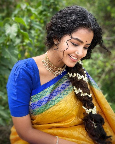 Anupama Parameswaran Beautiful Hot HD Mobile Wallpapers