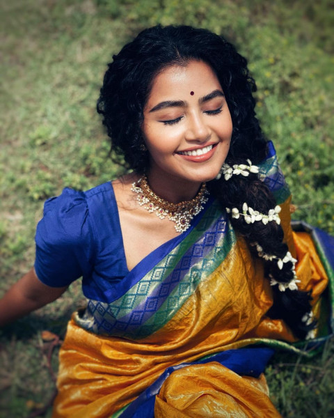 Anupama Parameswaran Beautiful Hot HD Mobile Wallpapers