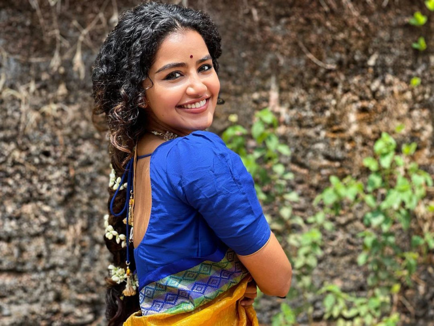 Anupama Parameswaran Hot HD DP Mobile Wallpapers
