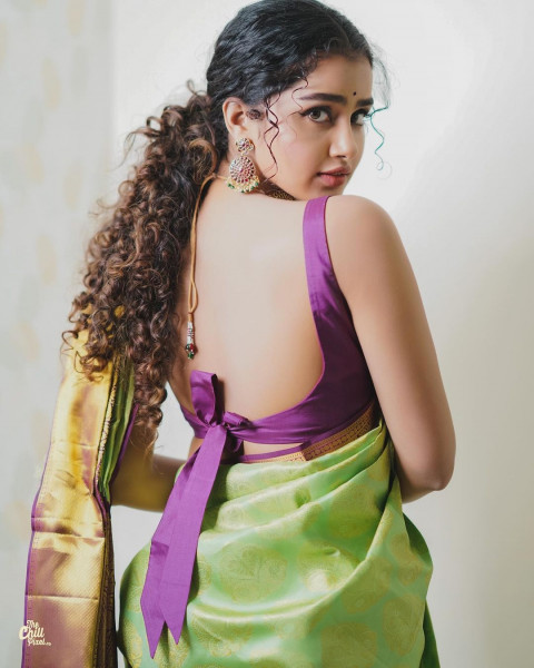 Anupama Parameswaran Hot HD DP Mobile Wallpapers