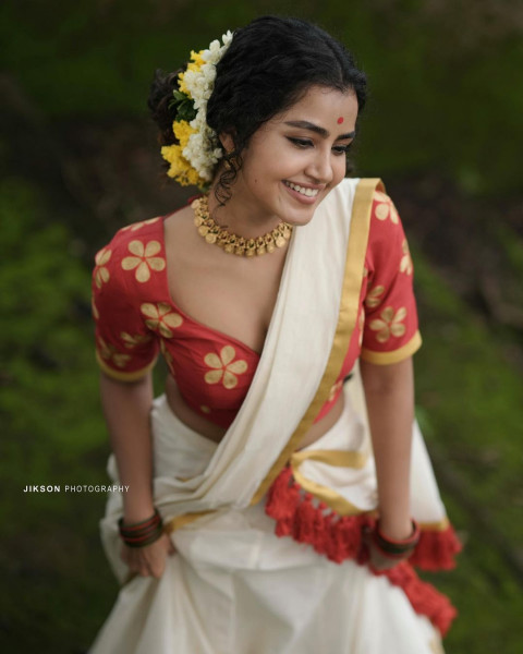 Anupama Parameswaran Hot HD DP Mobile Wallpapers