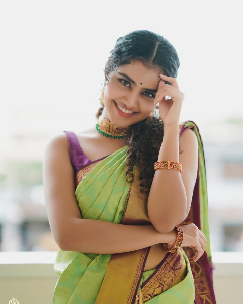 Anupama Parameswaran Latest Hot Full HD Mobile Pictures