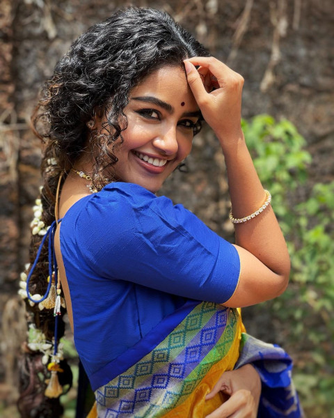 Anupama Parameswaran Latest Hot HD Dp Mobile Wallpapers