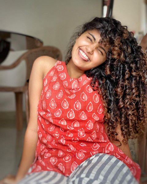 Anupama Parameswaran Latest Hot HD Dp Mobile Wallpapers