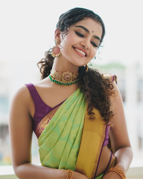Anupama Parameswaran Latest Hot HD Dp Mobile Wallpapers