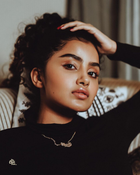Anupama Parameswaran Latest Hot HD Dp Mobile Wallpapers