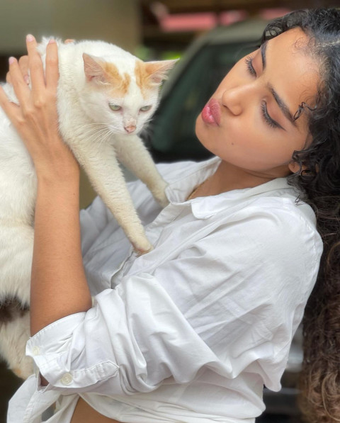 Anupama Parameswaran Latest Hot HD Phone Wallpapers