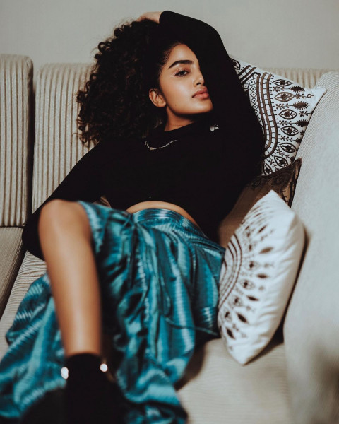Anupama Parameswaran Latest Hot HD Phone Wallpapers