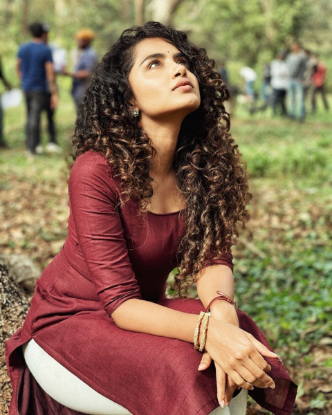 Anupama Parameswaran Latest Hot HD Photos Wallpapers
