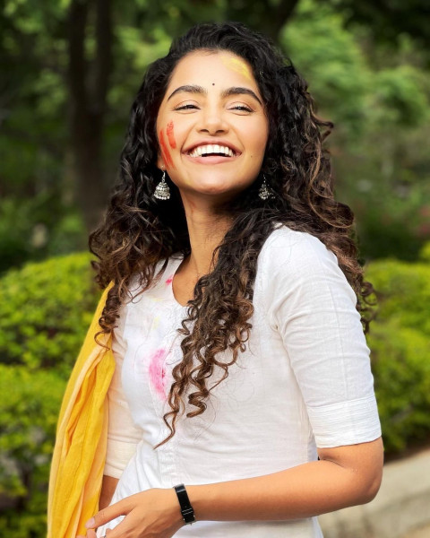 Anupama Parameswaran Latest Hot HD Photos Wallpapers