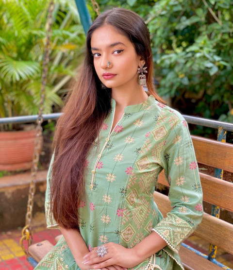 Anushka Sen DP Mobile Wallpaper HD Pictures
