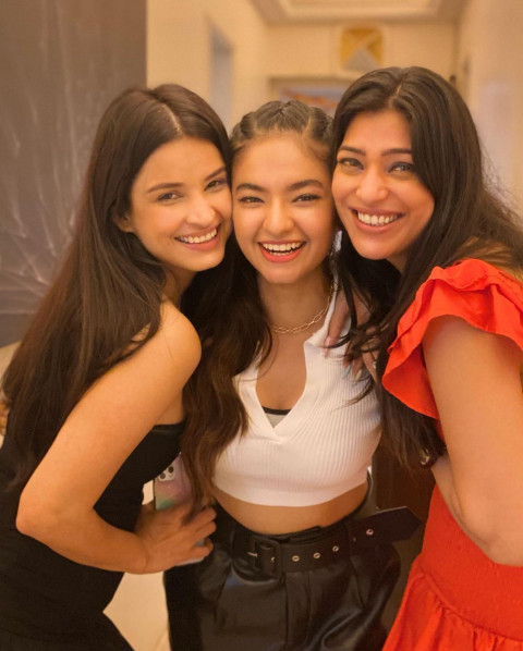 Anushka Sen Full Hd Wallpaper For Mobile Dp