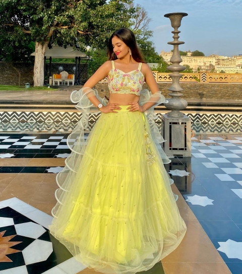 Anushka Sen Indian Tv Star Wallpaper