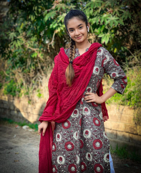 Anushka Sen Indian Tv Star Wallpaper Pic HD