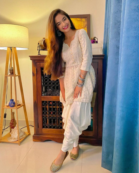 Anushka Sen TV Star Wallpaper Full HD Dp