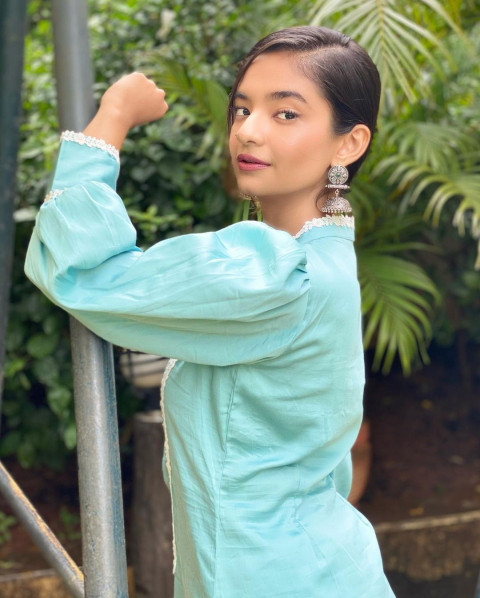 Anushka Sen TV Star Wallpaper Full HD Dp Pics