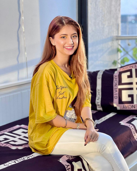 Arishfa Khan Beautiful Photos   images Free