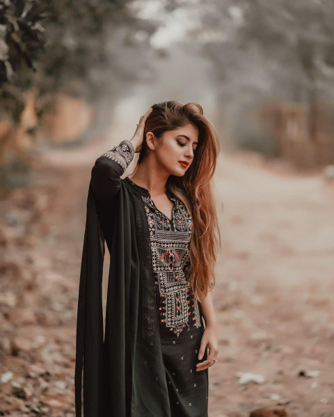 Arishfa Khan Dp Wallpaper Images