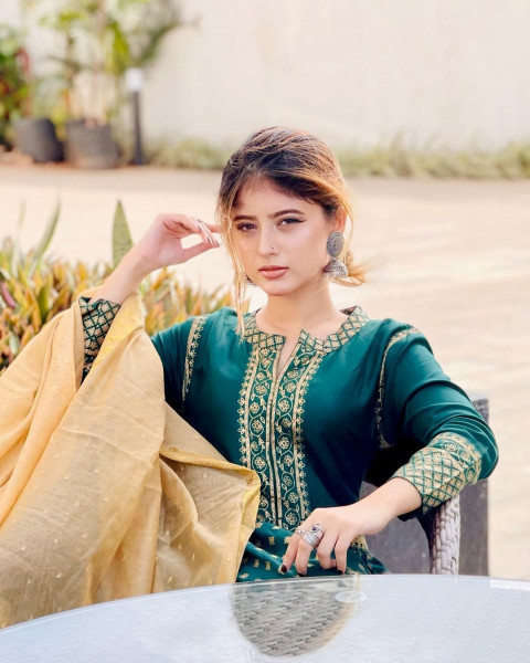 Arishfa Khan Hot Dp wallpaper Images Pic