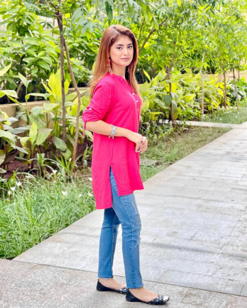 Arishfa Khan Indian Model Pic in Red dress