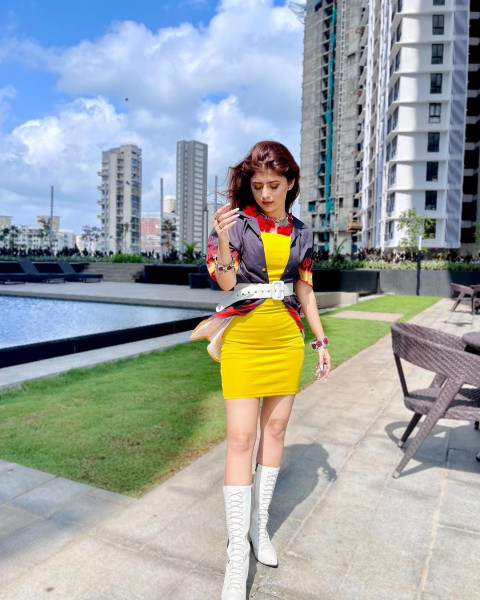 Arishfa Khan Outdoor Images   Arisha Pictures