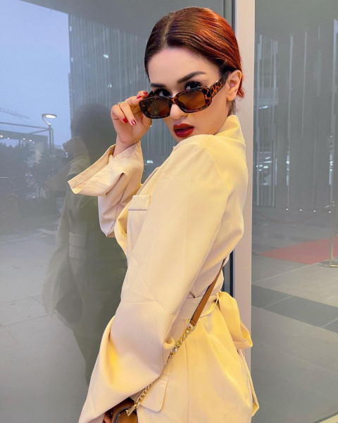 Aveent Kaur Sexy Wallpaper Images  For Mobile Dp