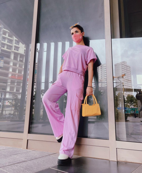 Aveent Kaur Sexy Wallpaper Images  For Mobile Dp Free