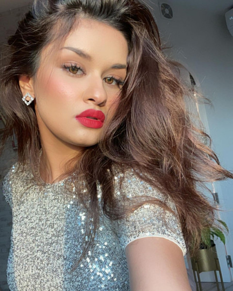 Aveent Kaur Sexy Wallpaper Images  For Mobile Dp img