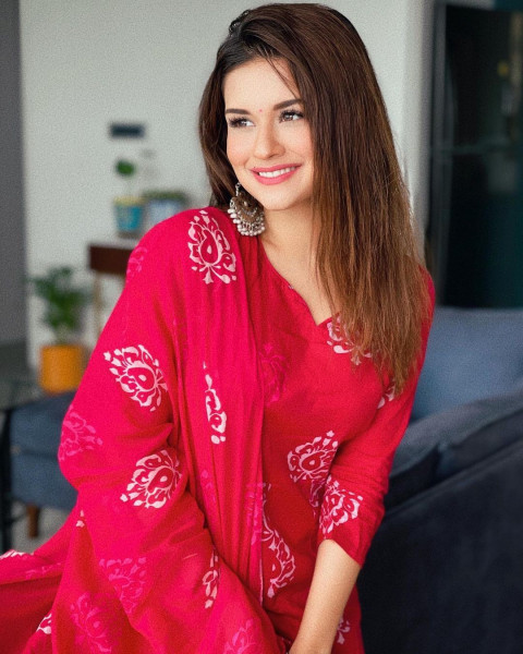 Avneet Kaur Hot Photoshoot HD Wallpapers Photos