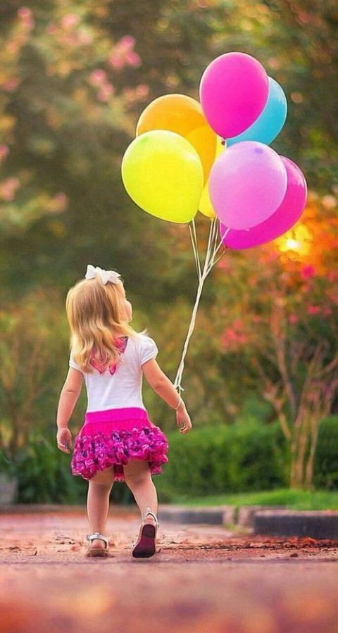 Baby Pose Wallpaper Full HD Photos