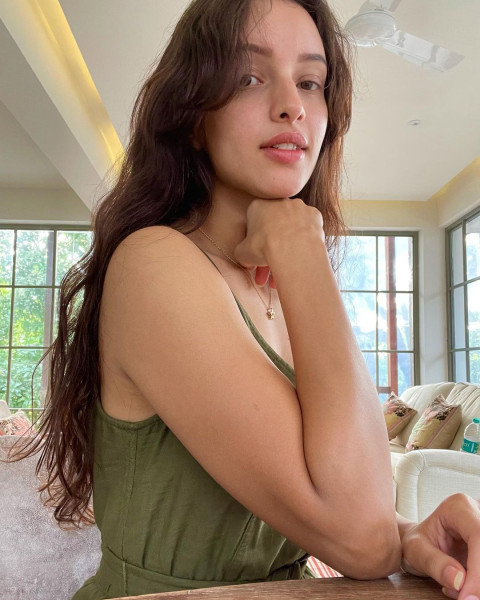 Beautiful Actress Tripti Dimri HD Wallpapers For Mobile WhatsApp DP