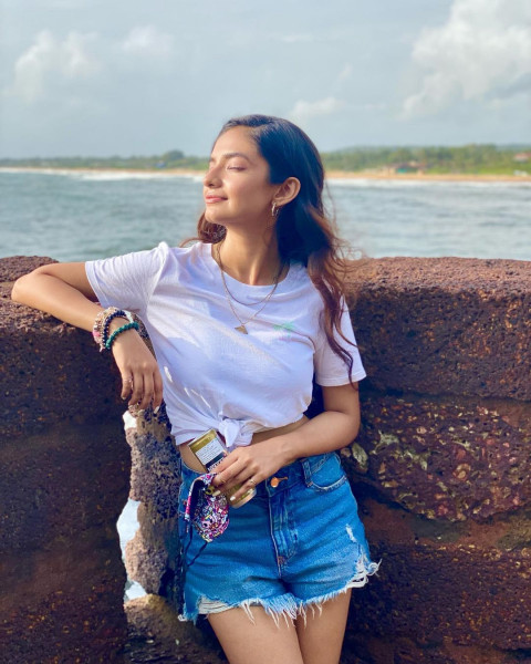 Beautiful Anushka Sen HD Wallpaper For Mobile